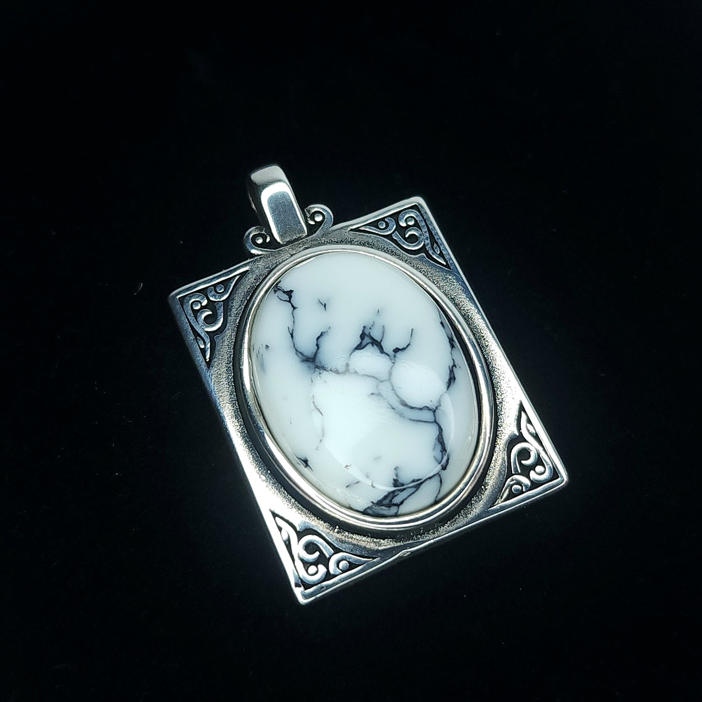 Howlite in Silver Pendant